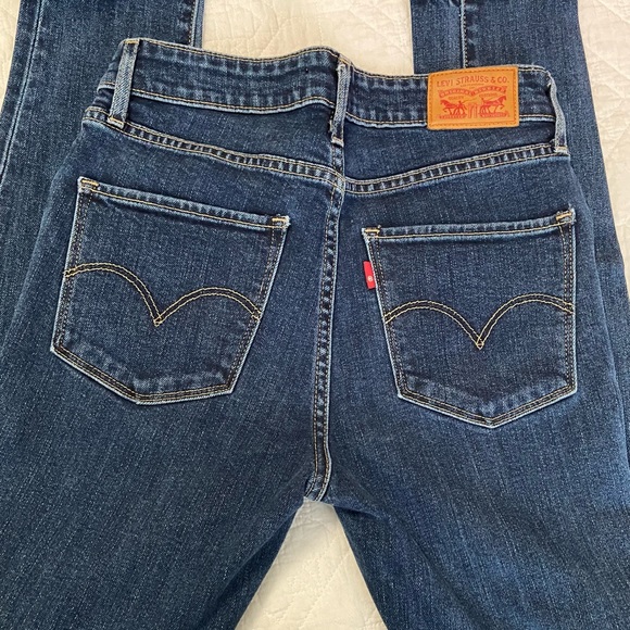 Bundle of Levi’s 721 High Rise Skinny (2 pairs) - Picture 5 of 7